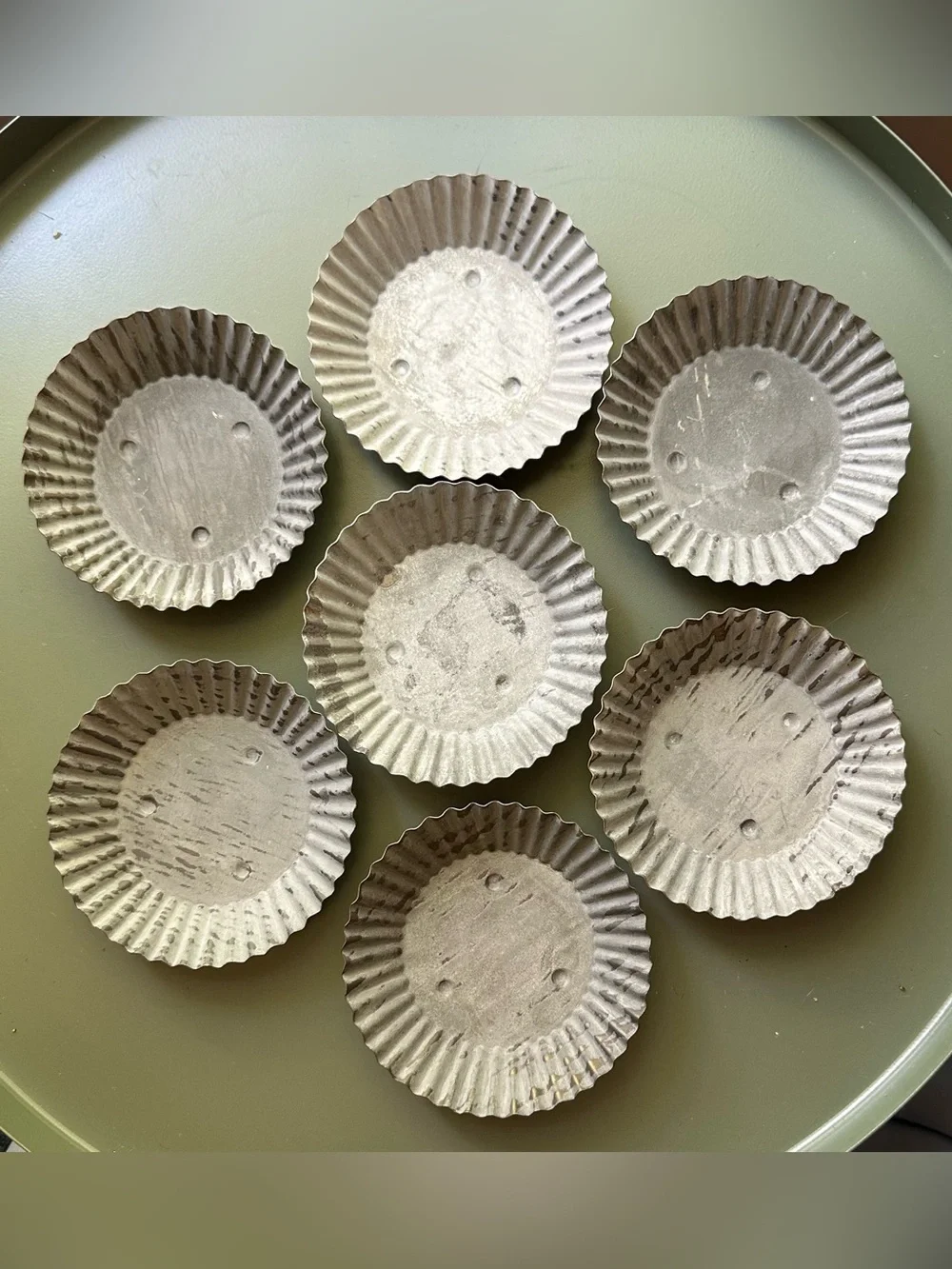 7 tart pans • small • metal • classic baking